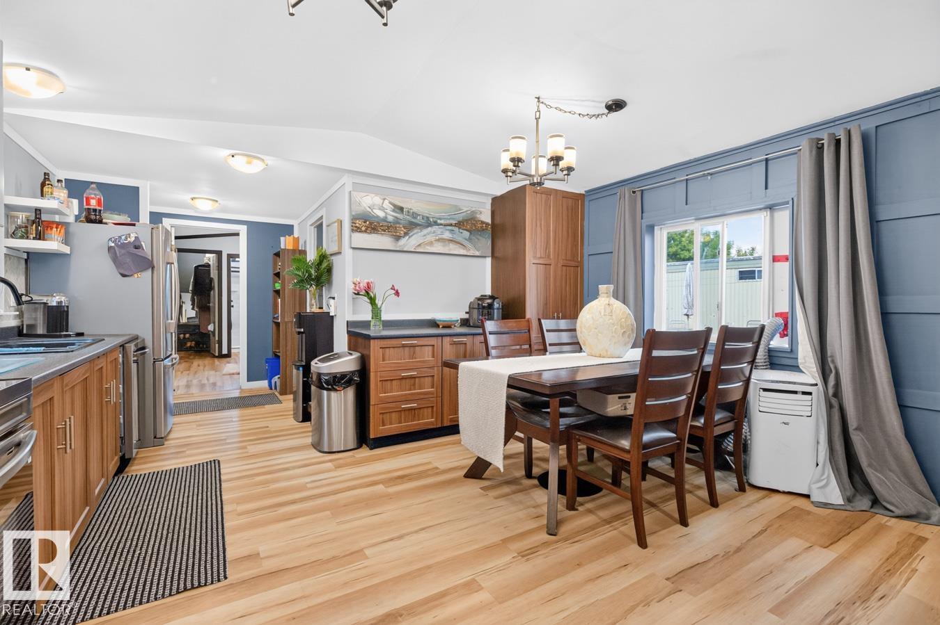 29 5220 44 Av Property Photo 10