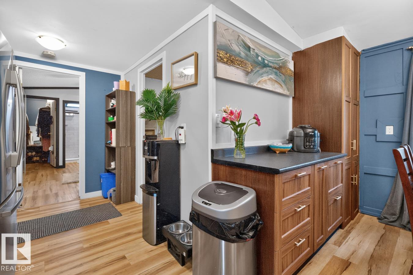29 5220 44 Av Property Photo 13