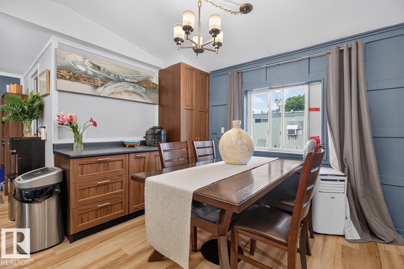 29 5220 44 Av Property Photo 15