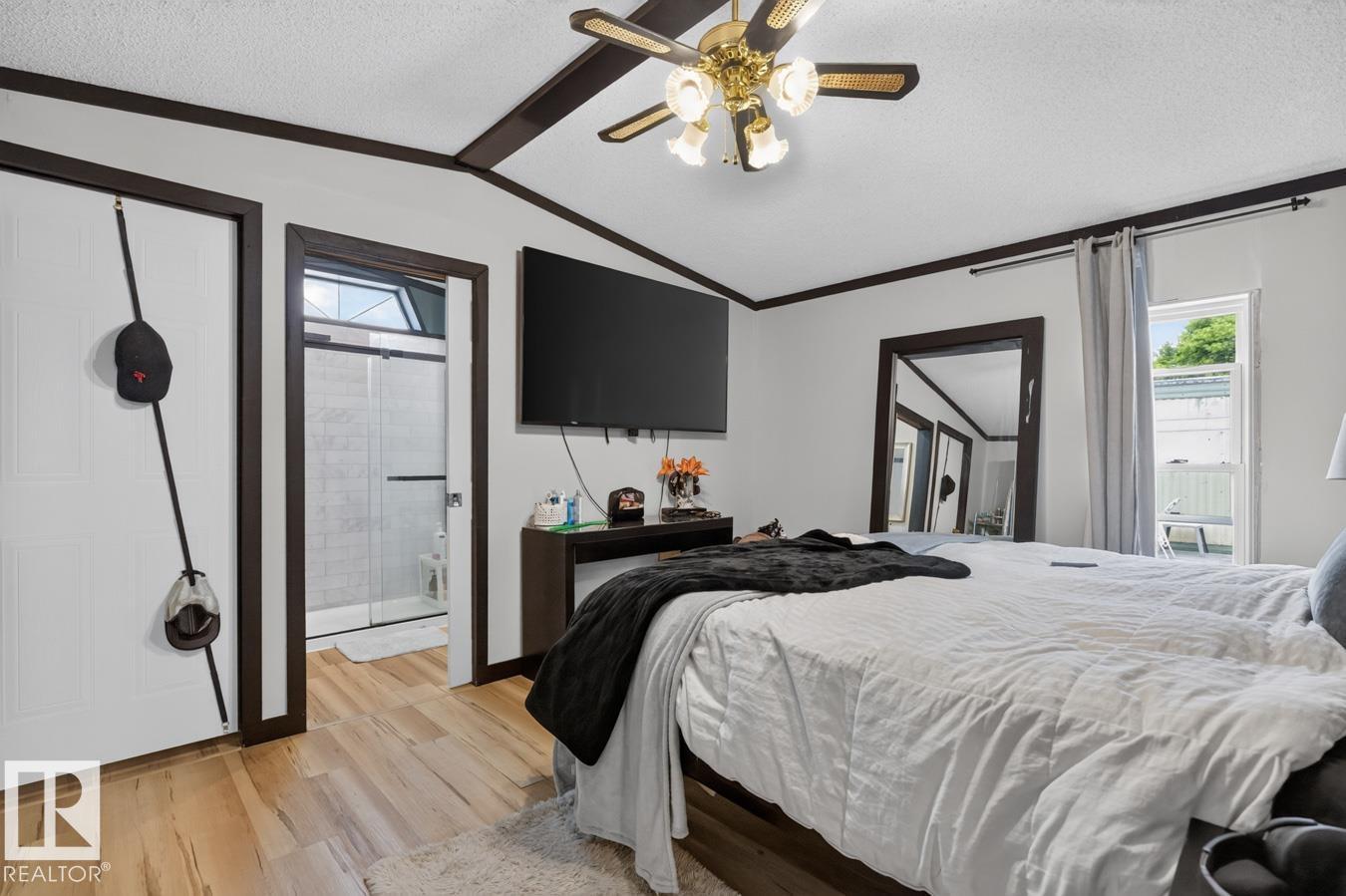 29 5220 44 Av Property Photo 17