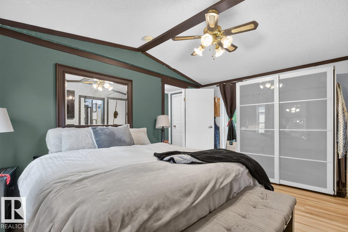 29 5220 44 Av Property Photo 18