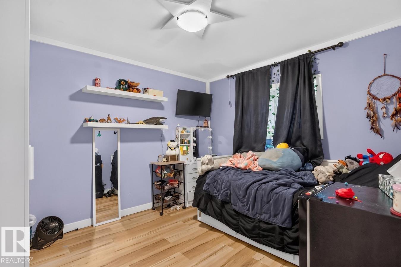 29 5220 44 Av Property Photo 20