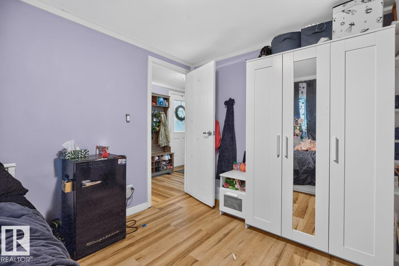 29 5220 44 Av Property Photo 21