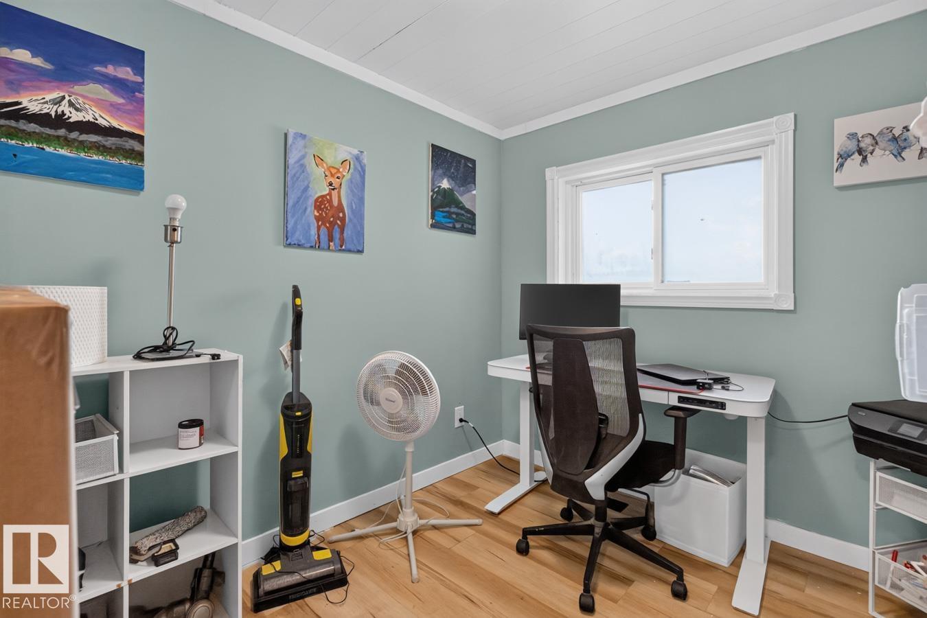 29 5220 44 Av Property Photo 22