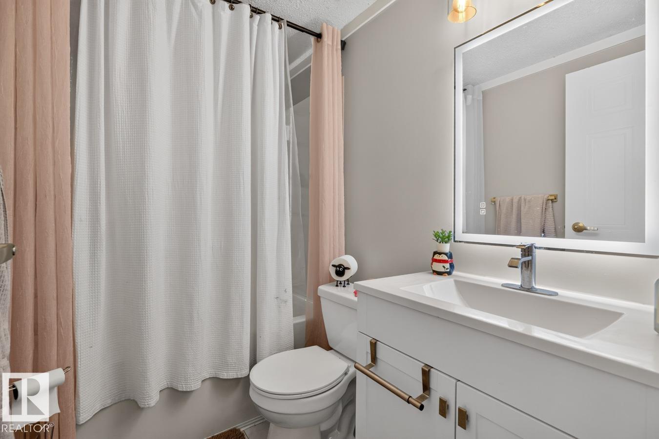 29 5220 44 Av Property Photo 23