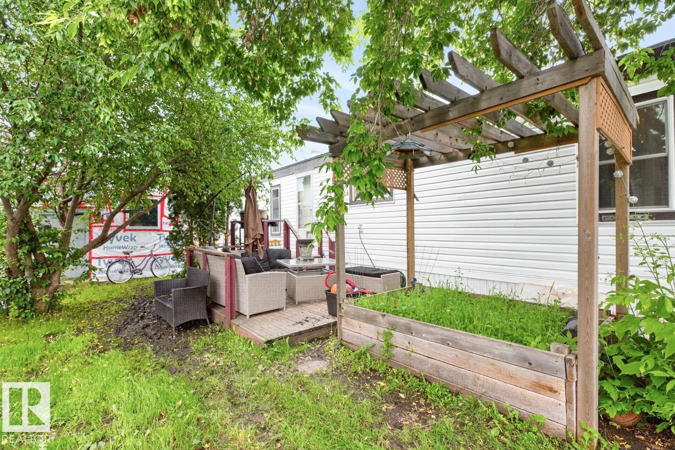 29 5220 44 Av Property Photo 24