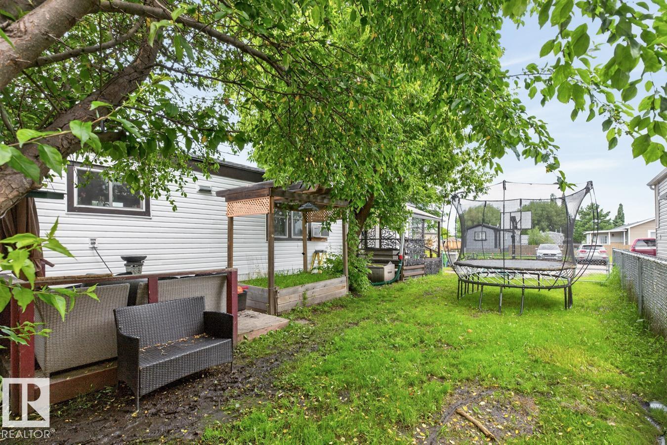 29 5220 44 Av Property Photo 25
