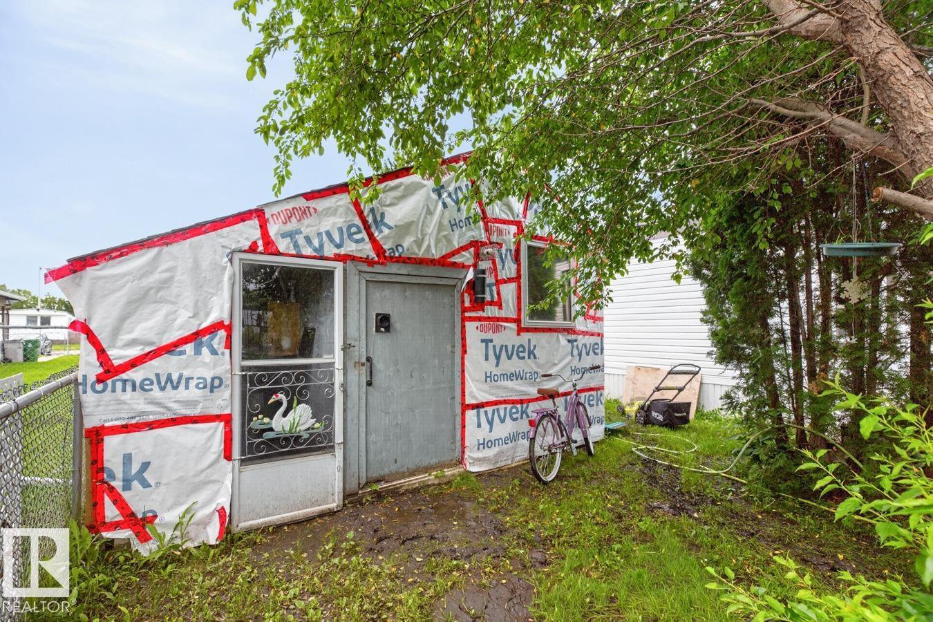 29 5220 44 Av Property Photo 26