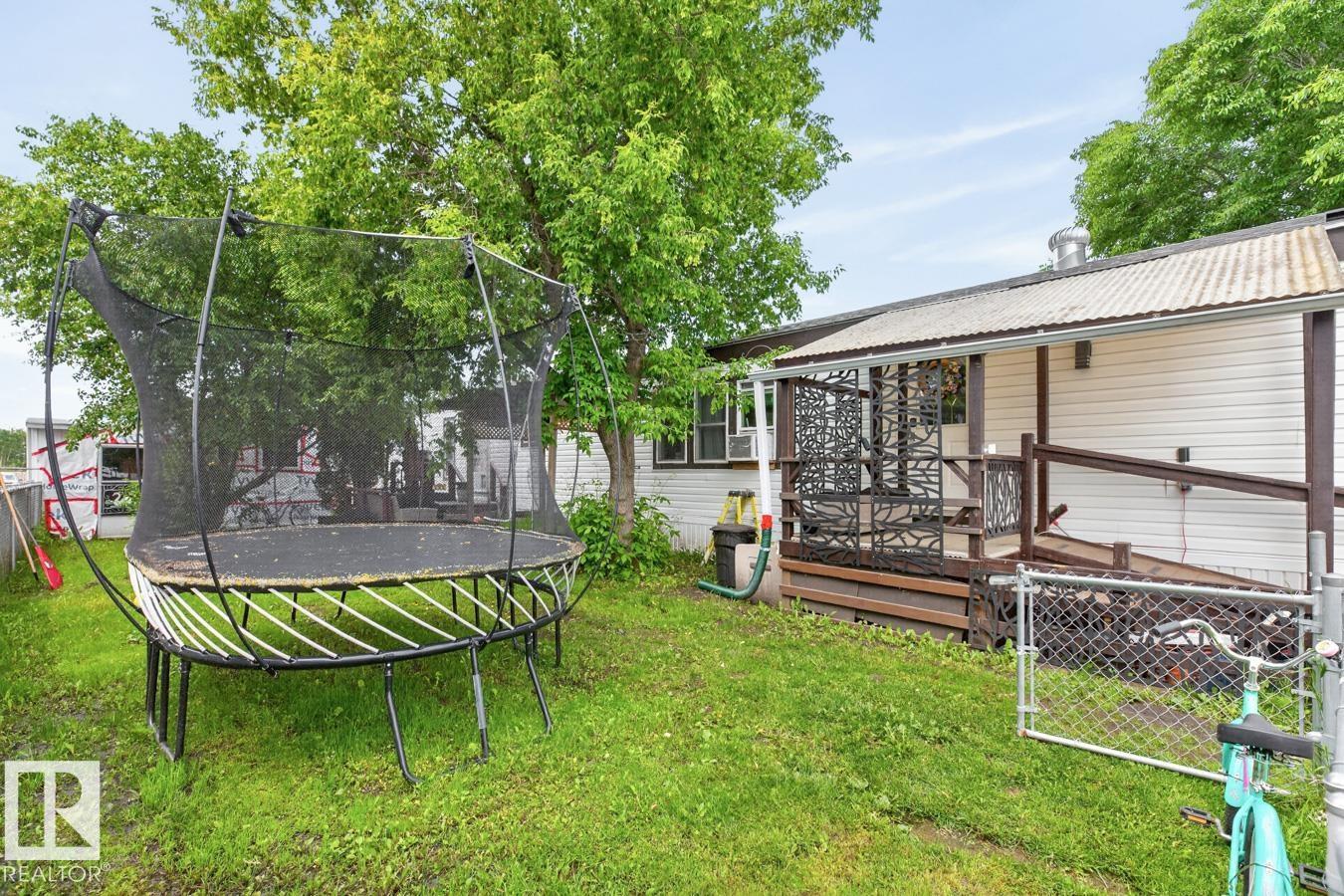 29 5220 44 Av Property Photo 27