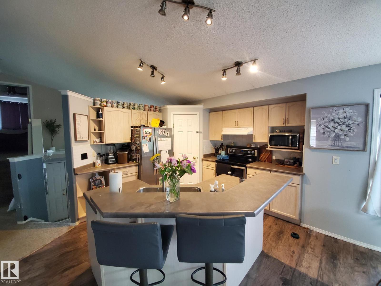 53 Langley Property Photo 12