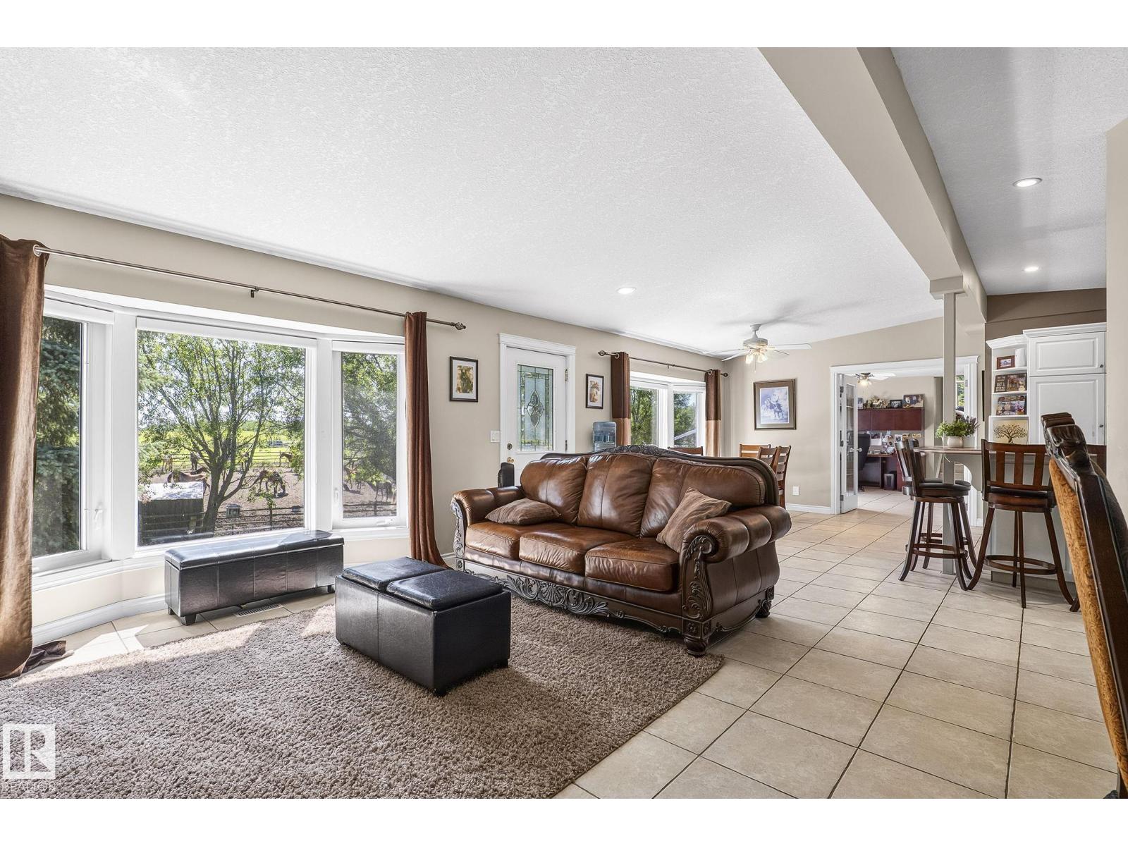 860 41 Av Sw Property Photo 5