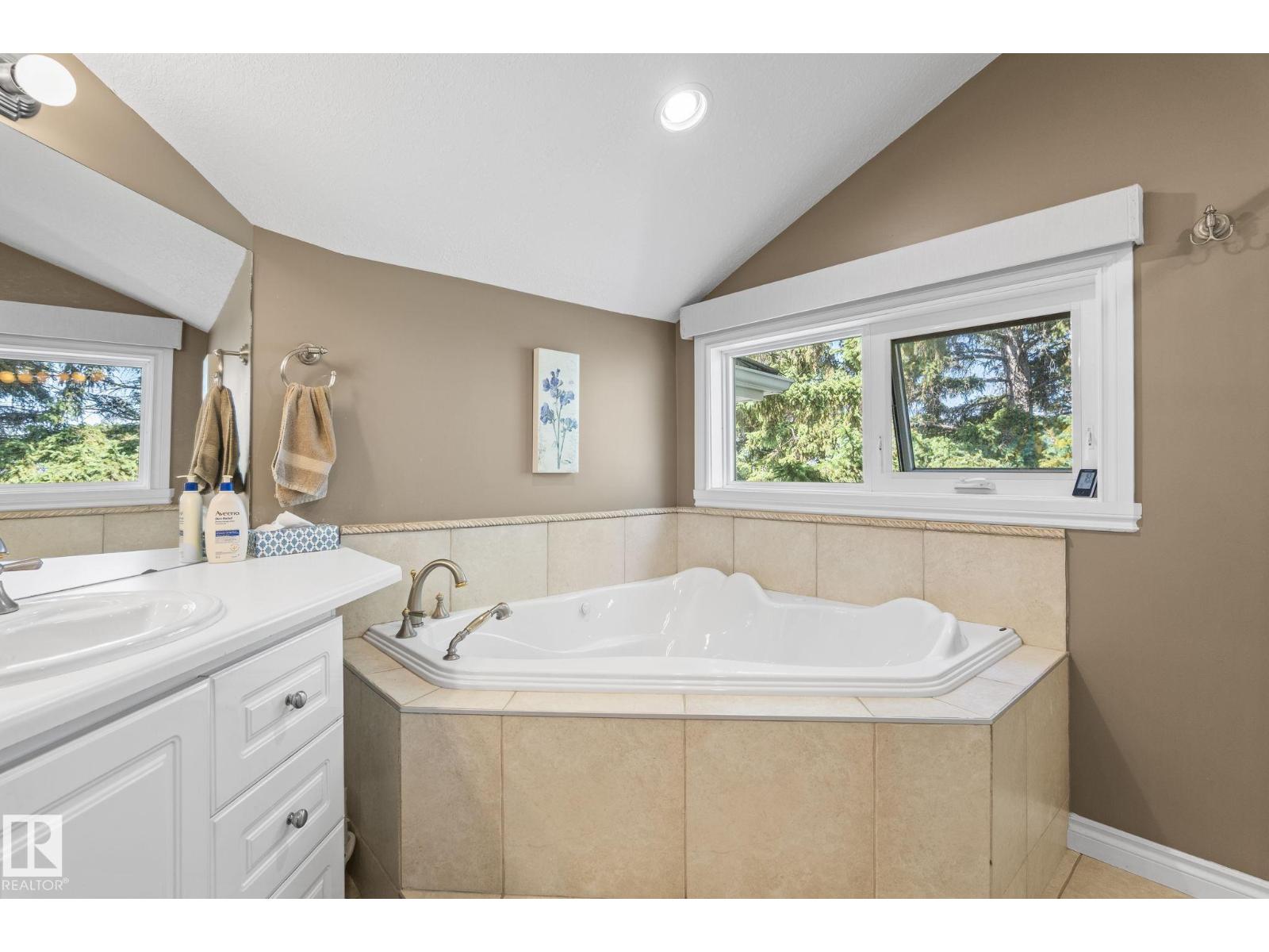 860 41 Av Sw Property Photo 24