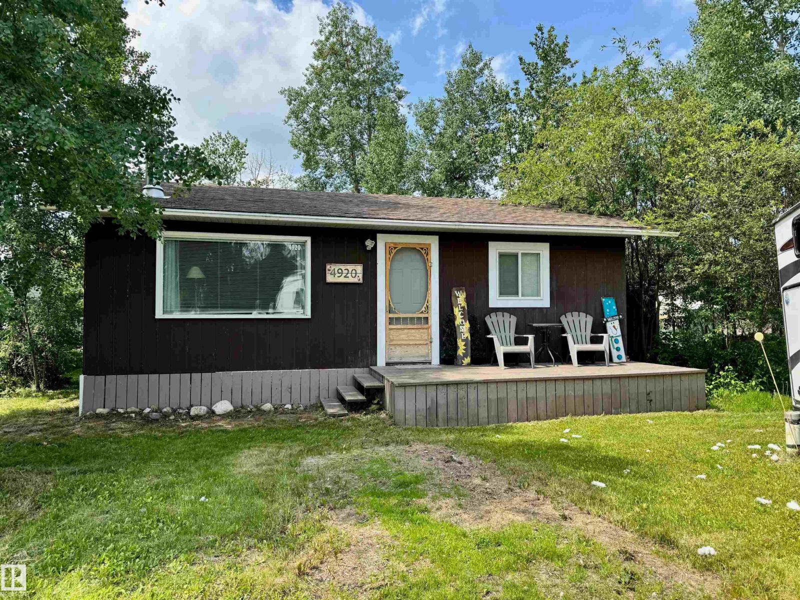 4920 58 St Property Photo 2