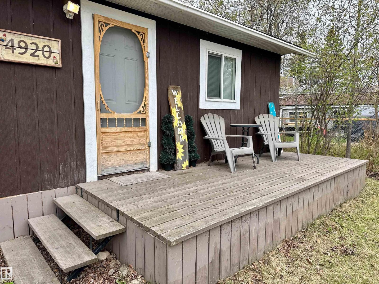 4920 58 St Property Photo 3