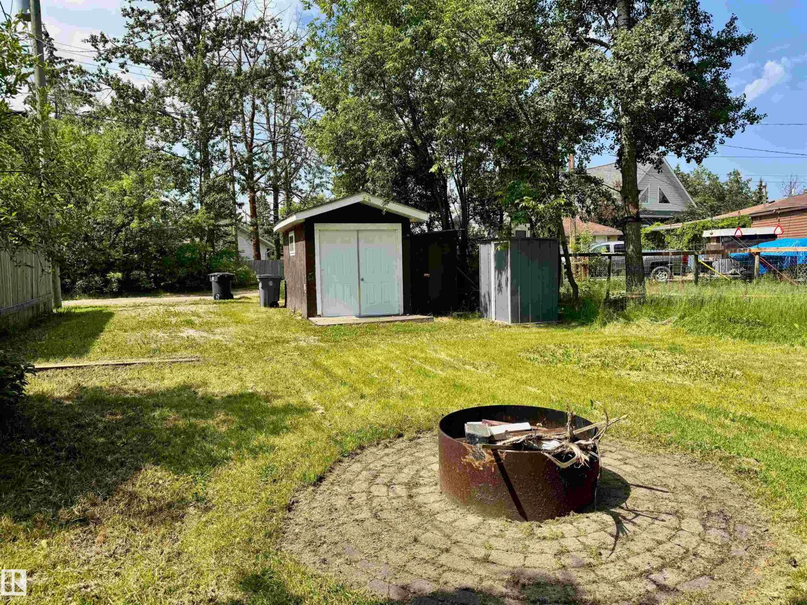 4920 58 St Property Photo 4