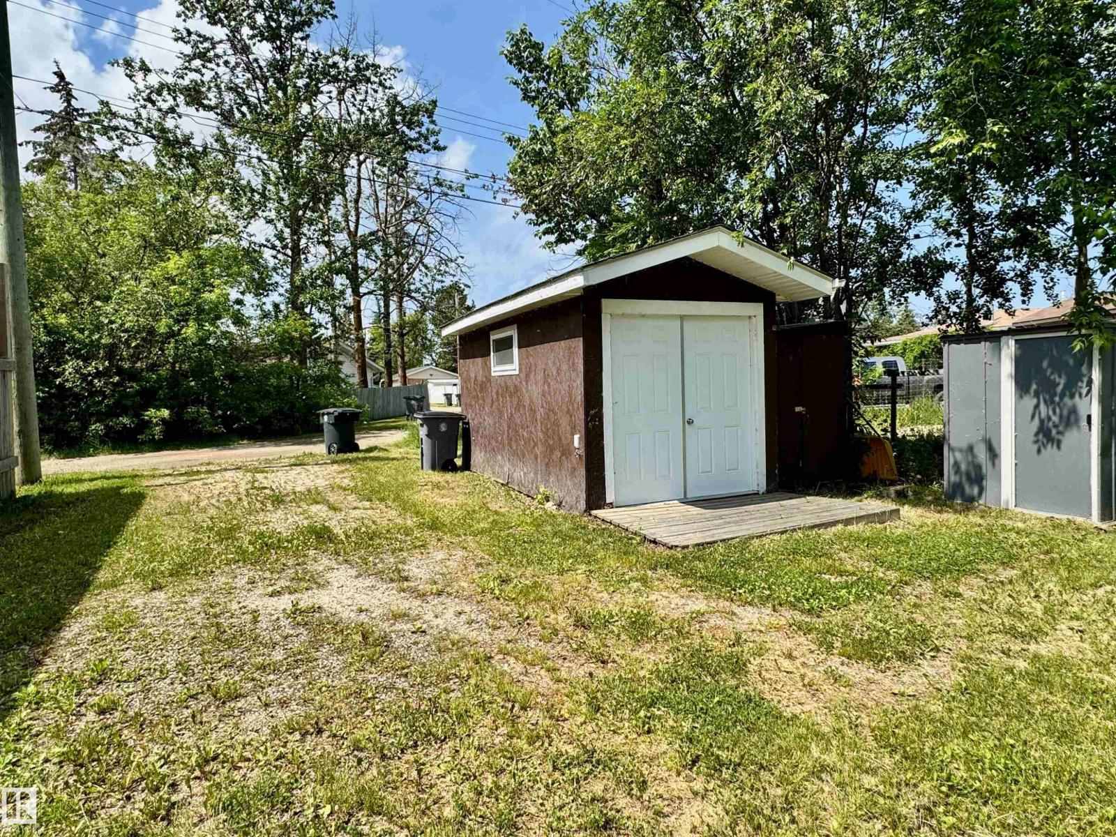 4920 58 St Property Photo 6