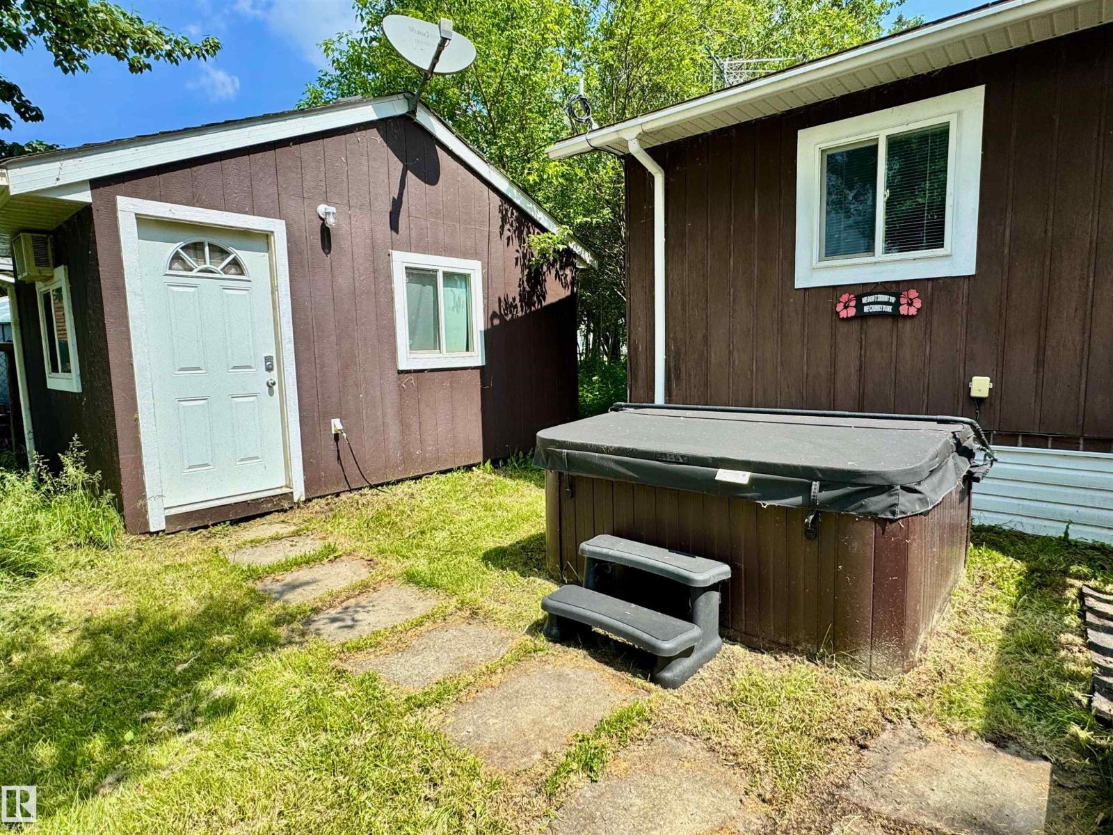 4920 58 St Property Photo 9