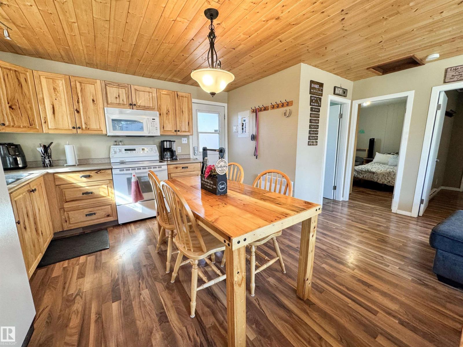 4920 58 St Property Photo 11