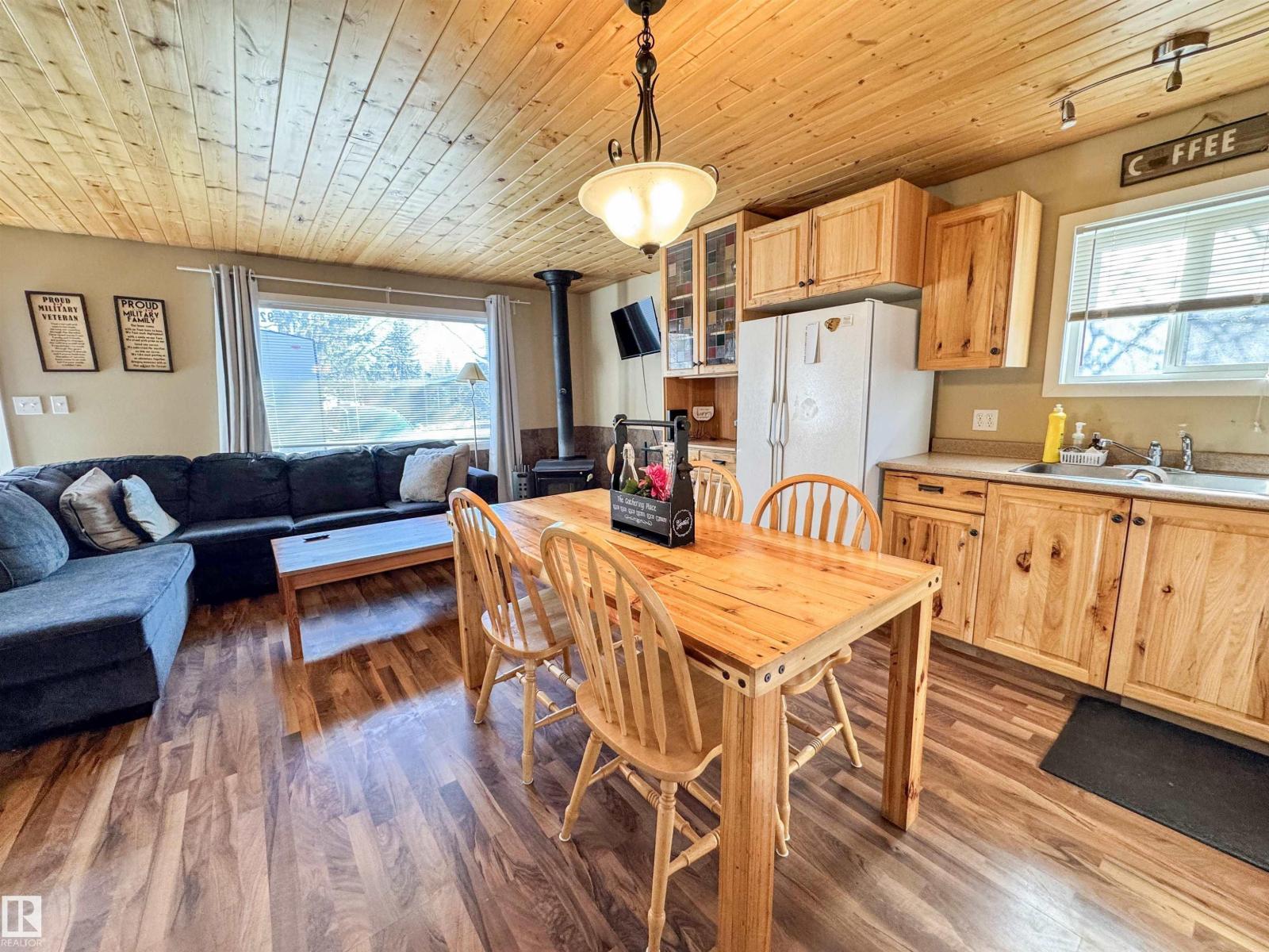 4920 58 St Property Photo 13
