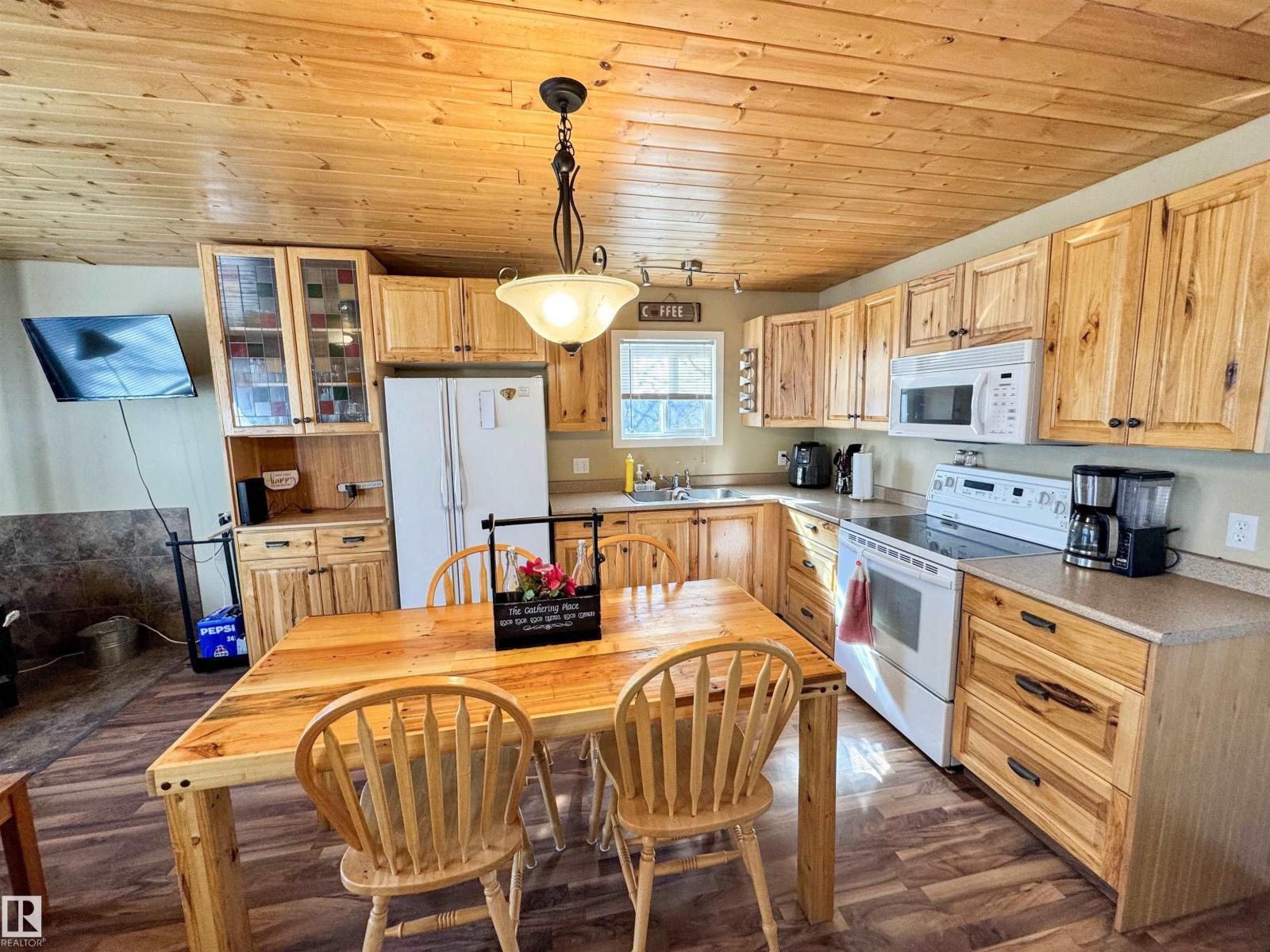 4920 58 St Property Photo 14