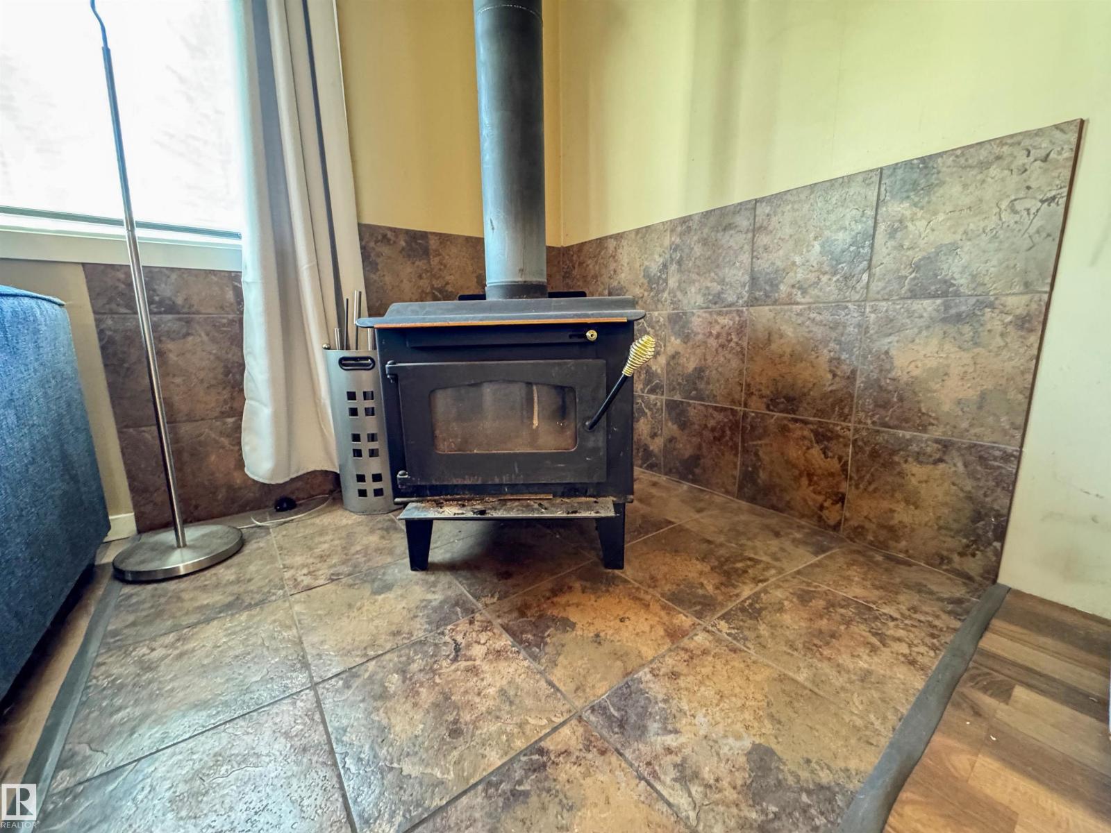 4920 58 St Property Photo 15