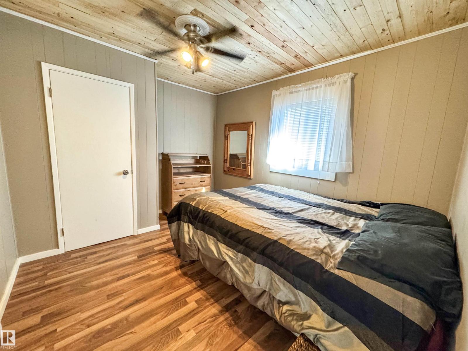 4920 58 St Property Photo 16