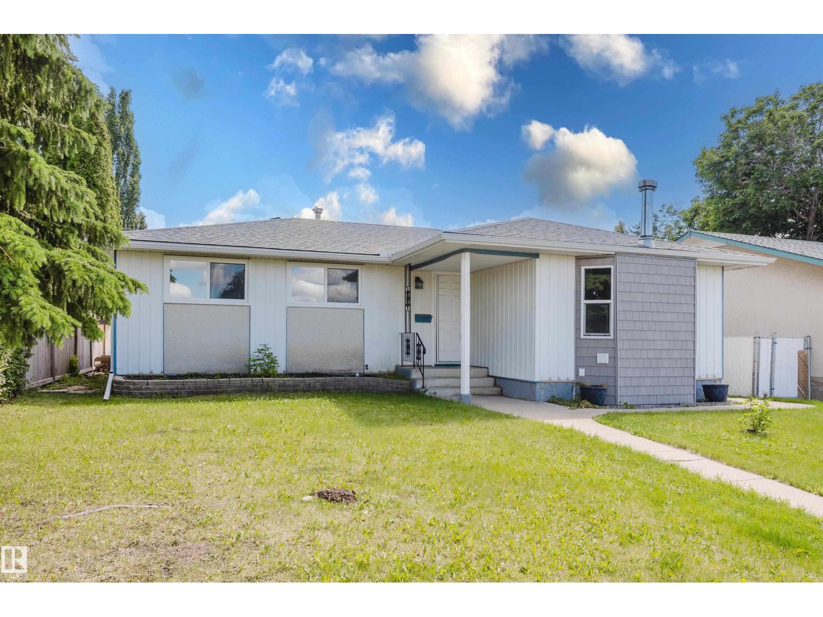 8707 151 Av Nw Property Photo 3