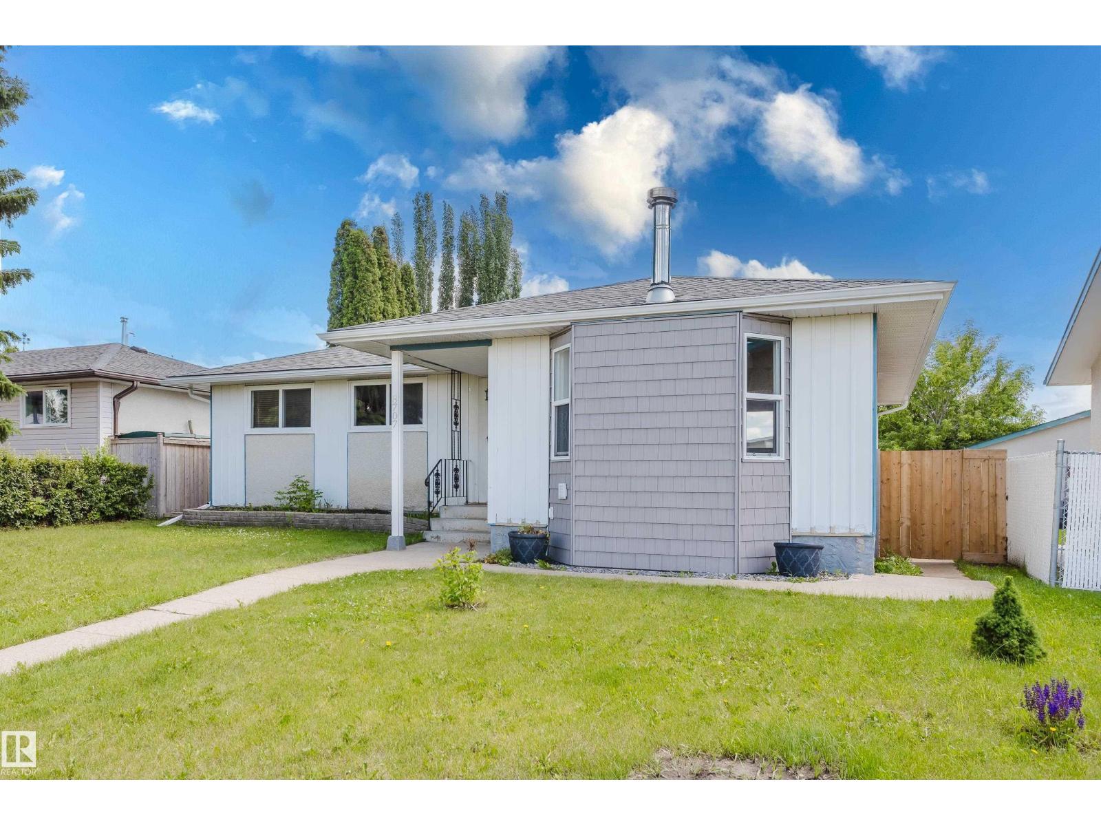 8707 151 Av Nw Property Photo 4