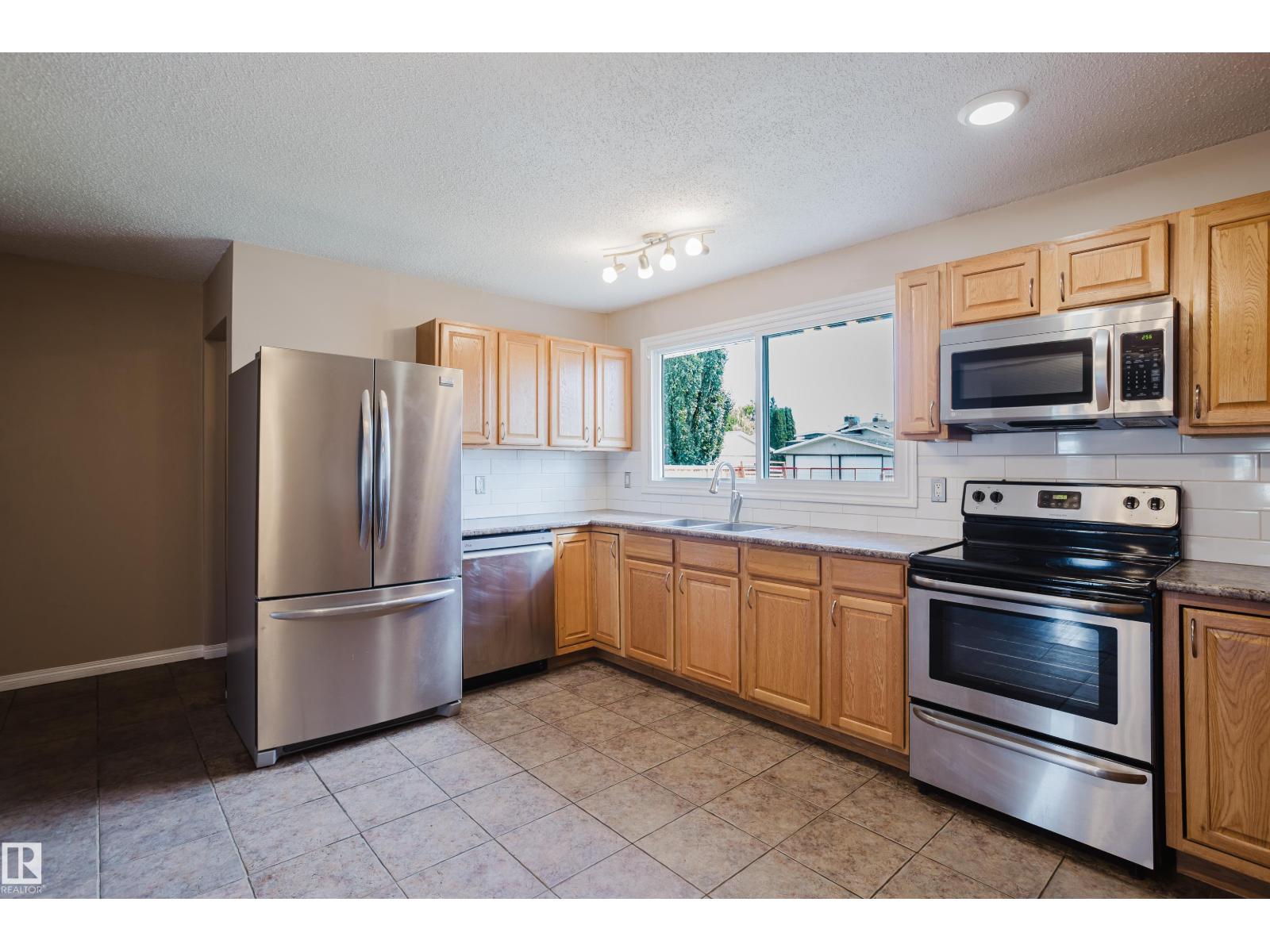 8707 151 Av Nw Property Photo 17