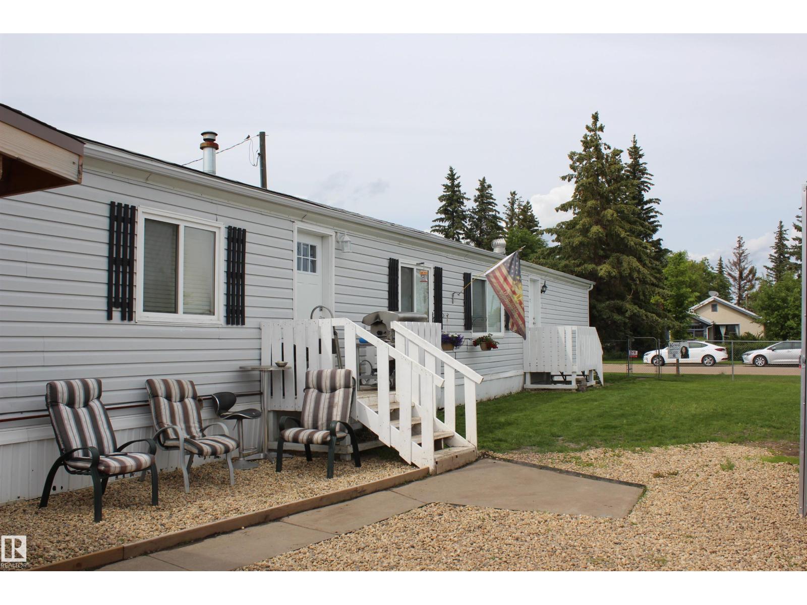 4839 49 Av Photo de la propriété 1