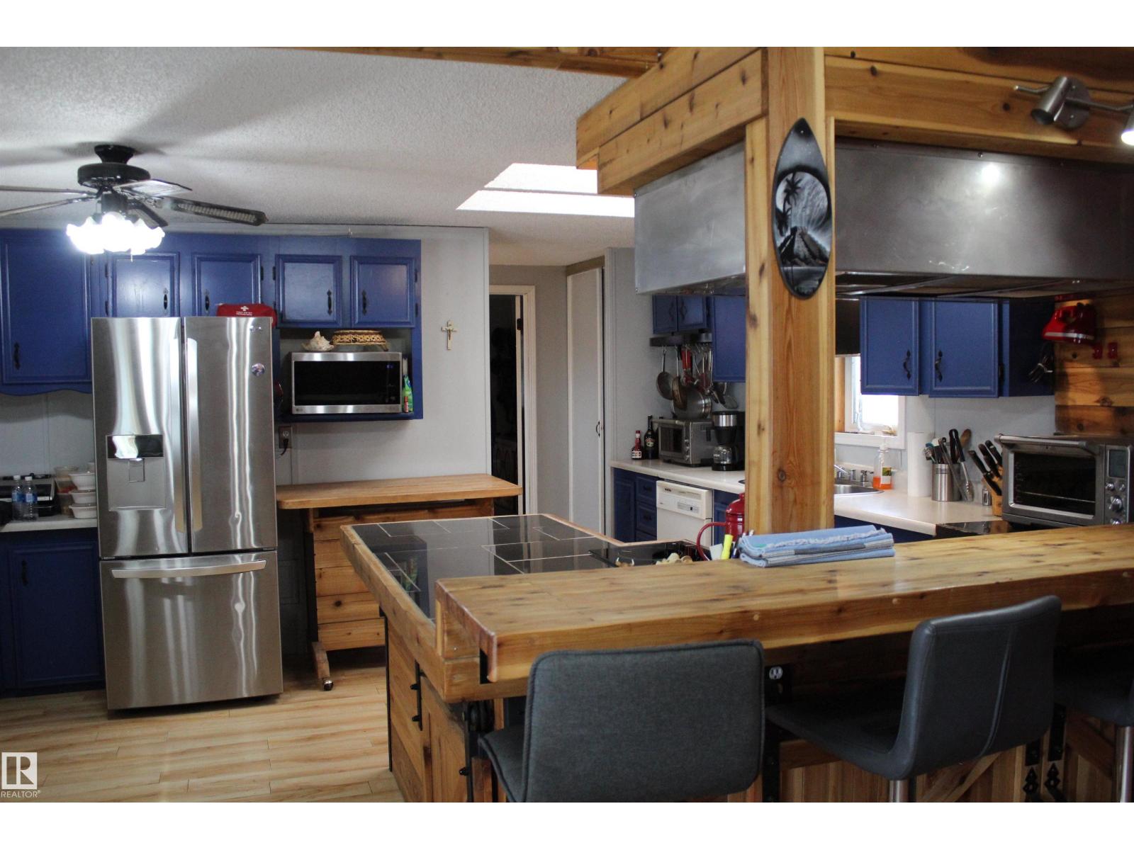 4839 49 Av Property Photo 2