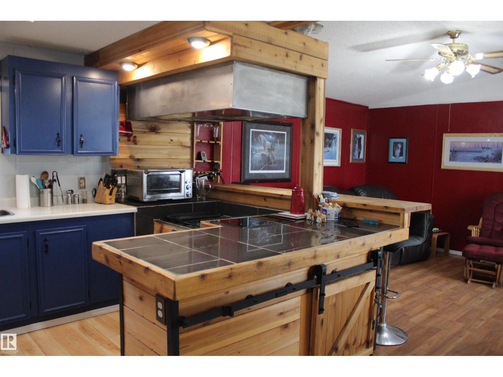 4839 49 Av Property Photo 4