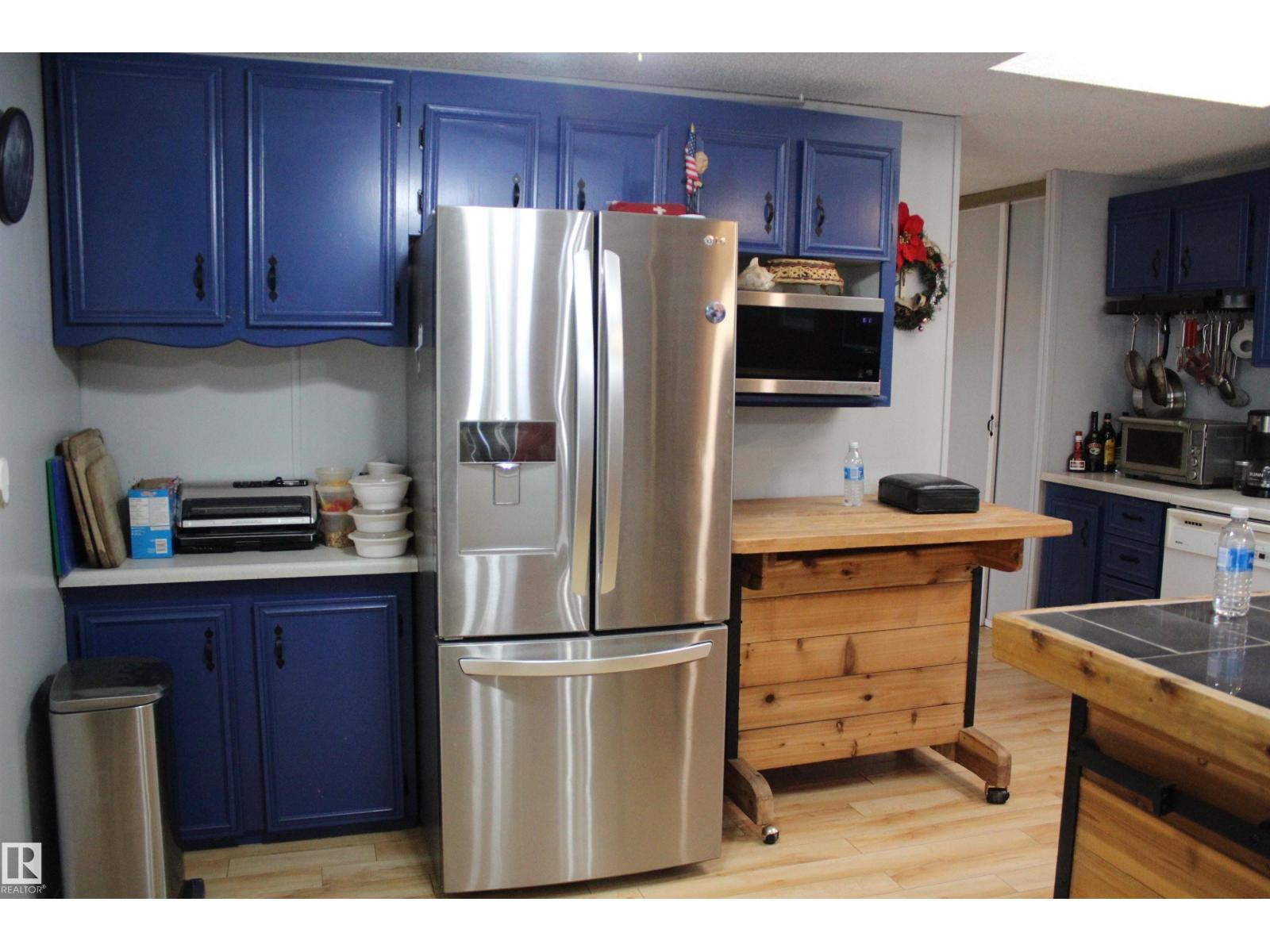 4839 49 Av Property Photo 5
