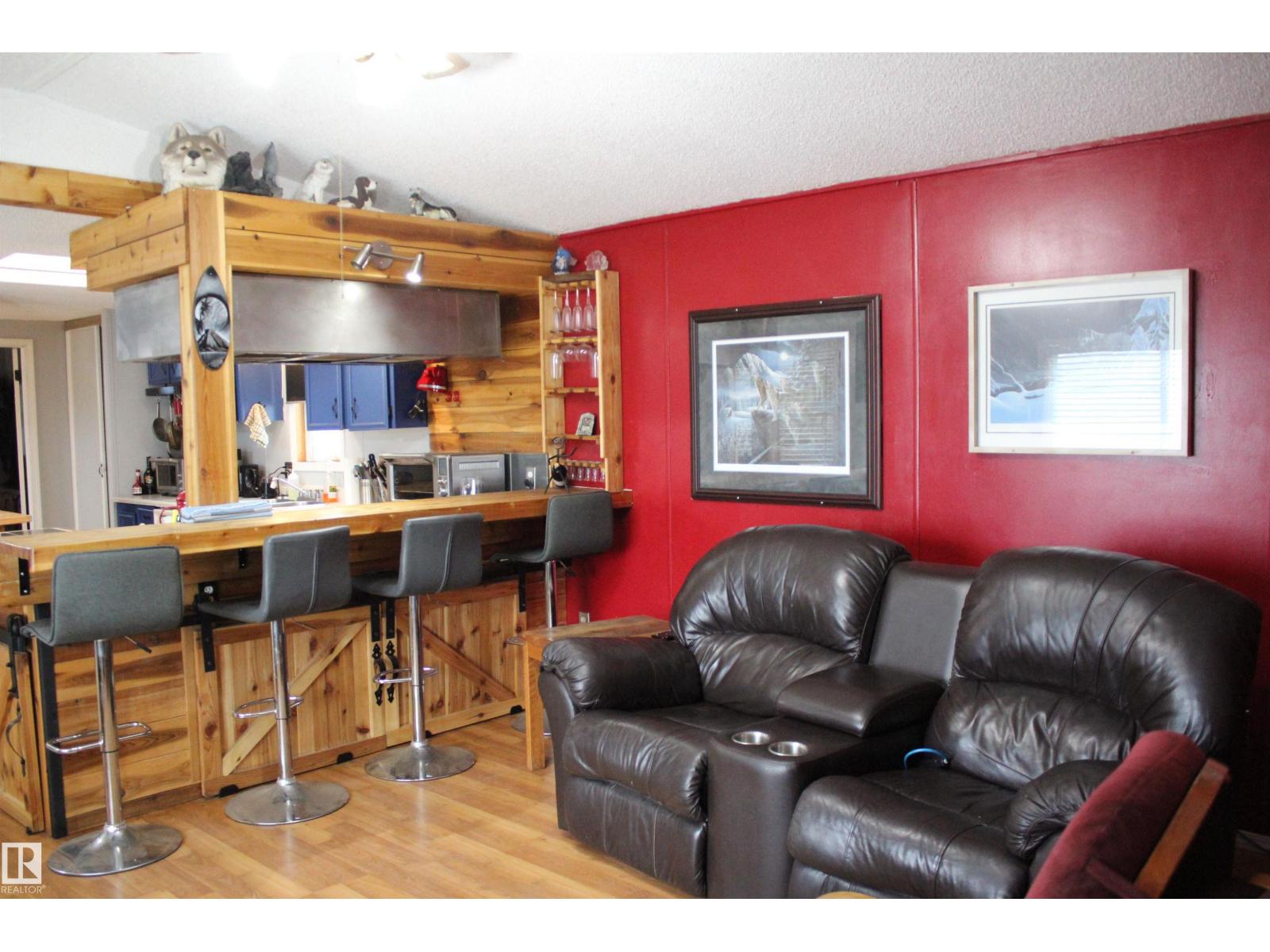 4839 49 Av Property Photo 7