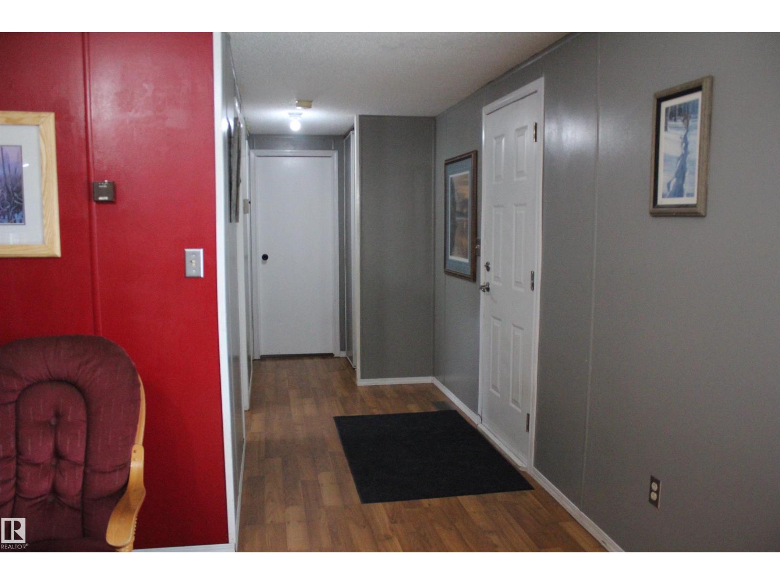 4839 49 Av Property Photo 8