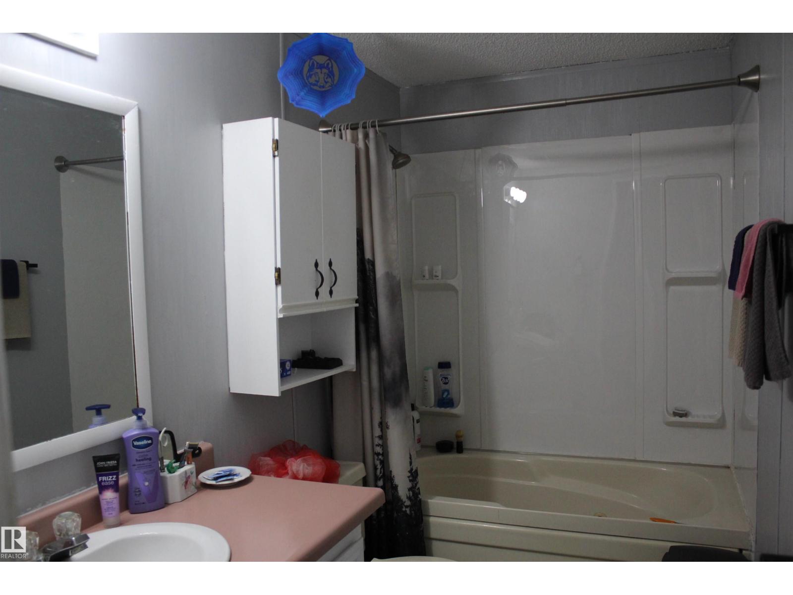 4839 49 Av Property Photo 12