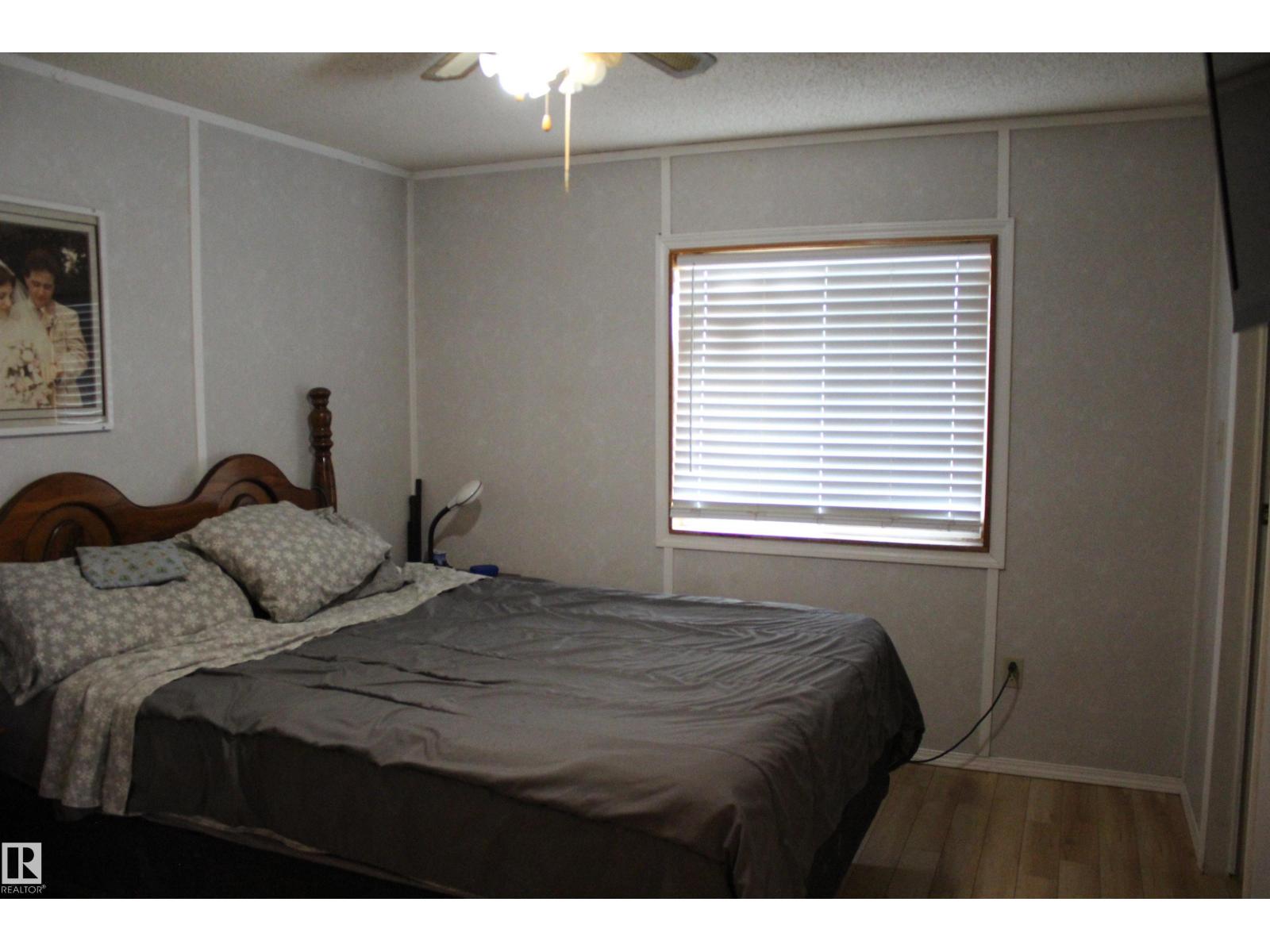 4839 49 Av Property Photo 14
