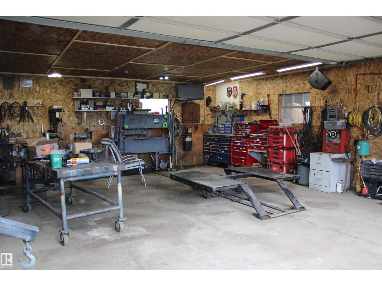 4839 49 Av Property Photo 17