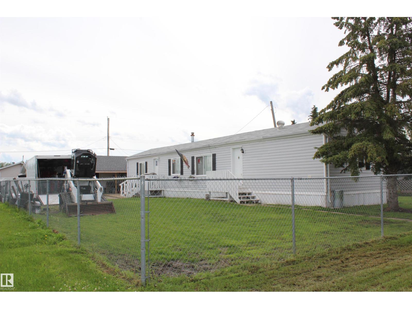 4839 49 Av Property Photo 19