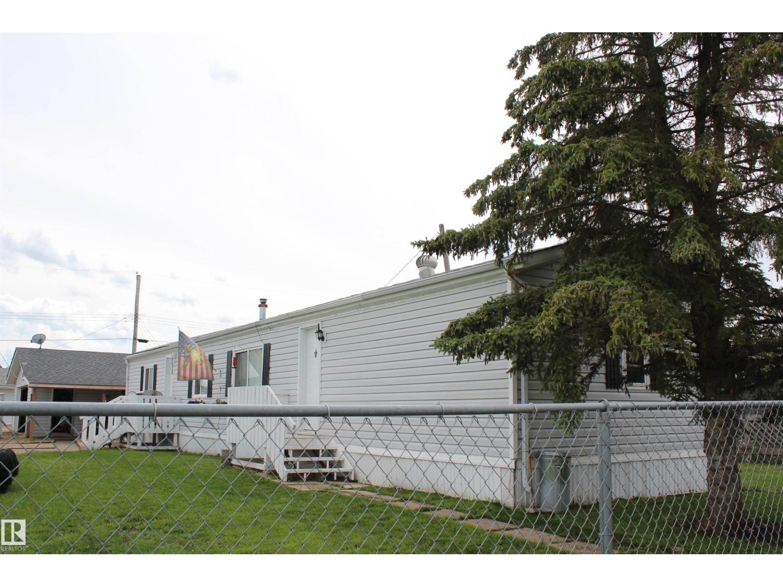 4839 49 Av Property Photo 20