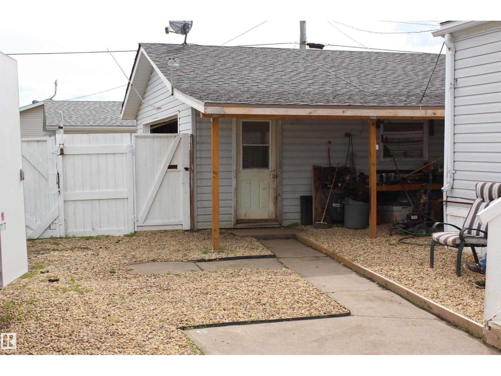 4839 49 Av Property Photo 21