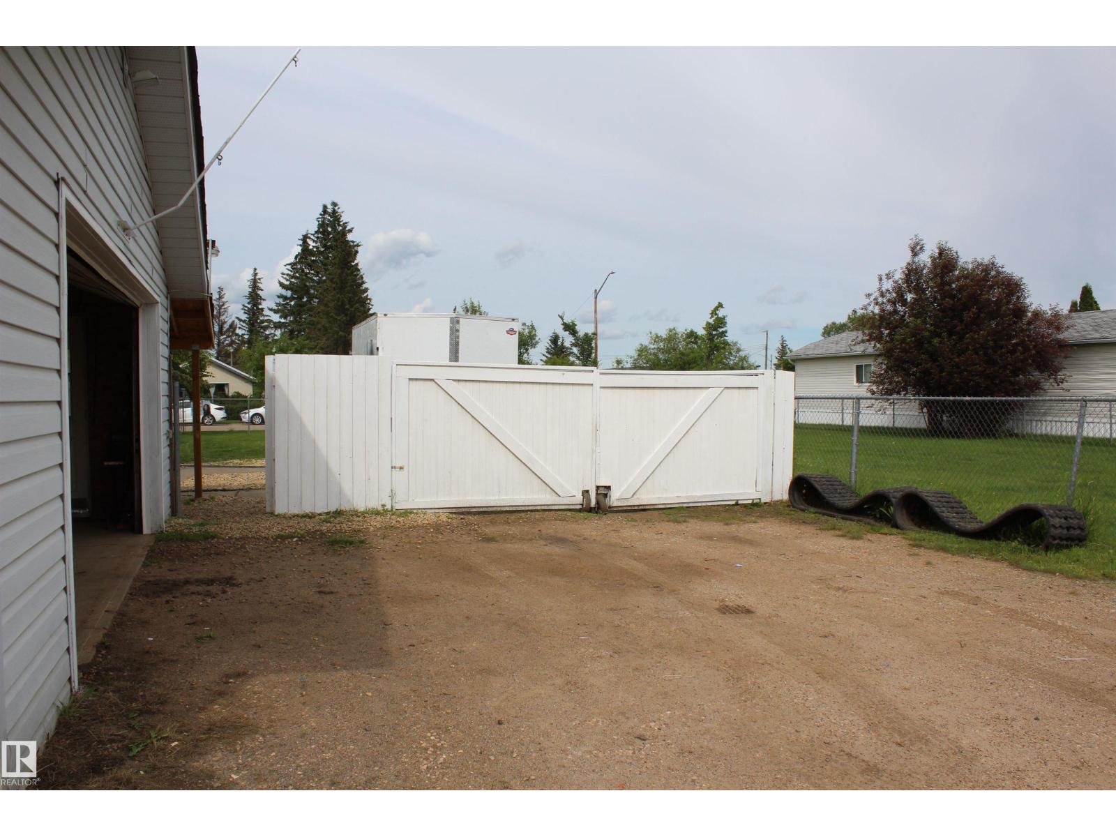 4839 49 Av Property Photo 22