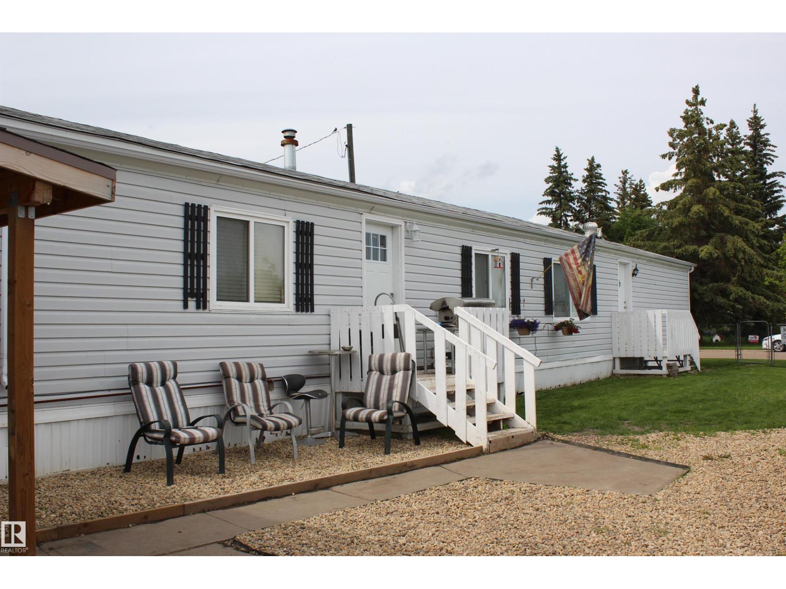 4839 49 Av Property Photo 24