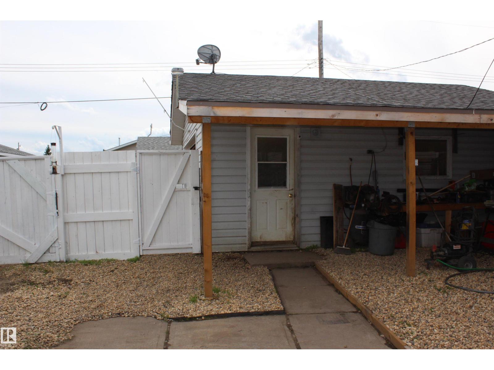 4839 49 Av Property Photo 26