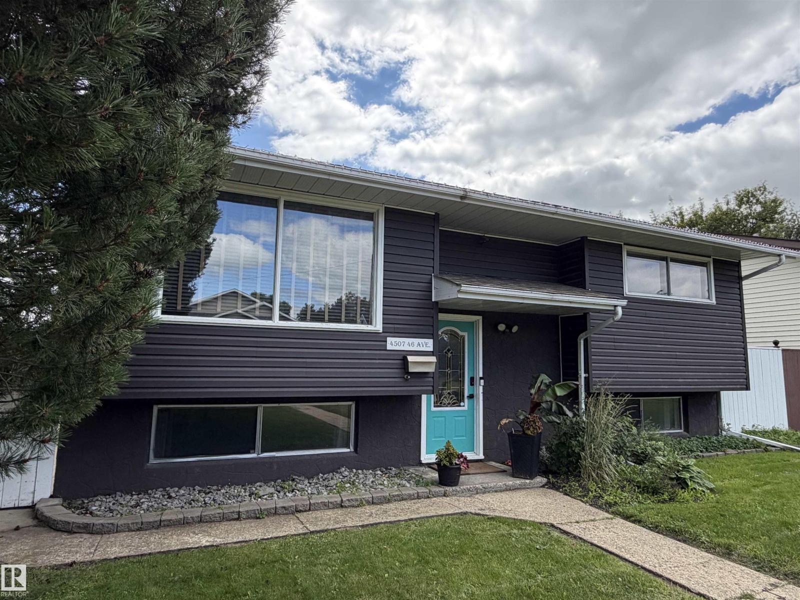 4507 46 Av Property Photo 3