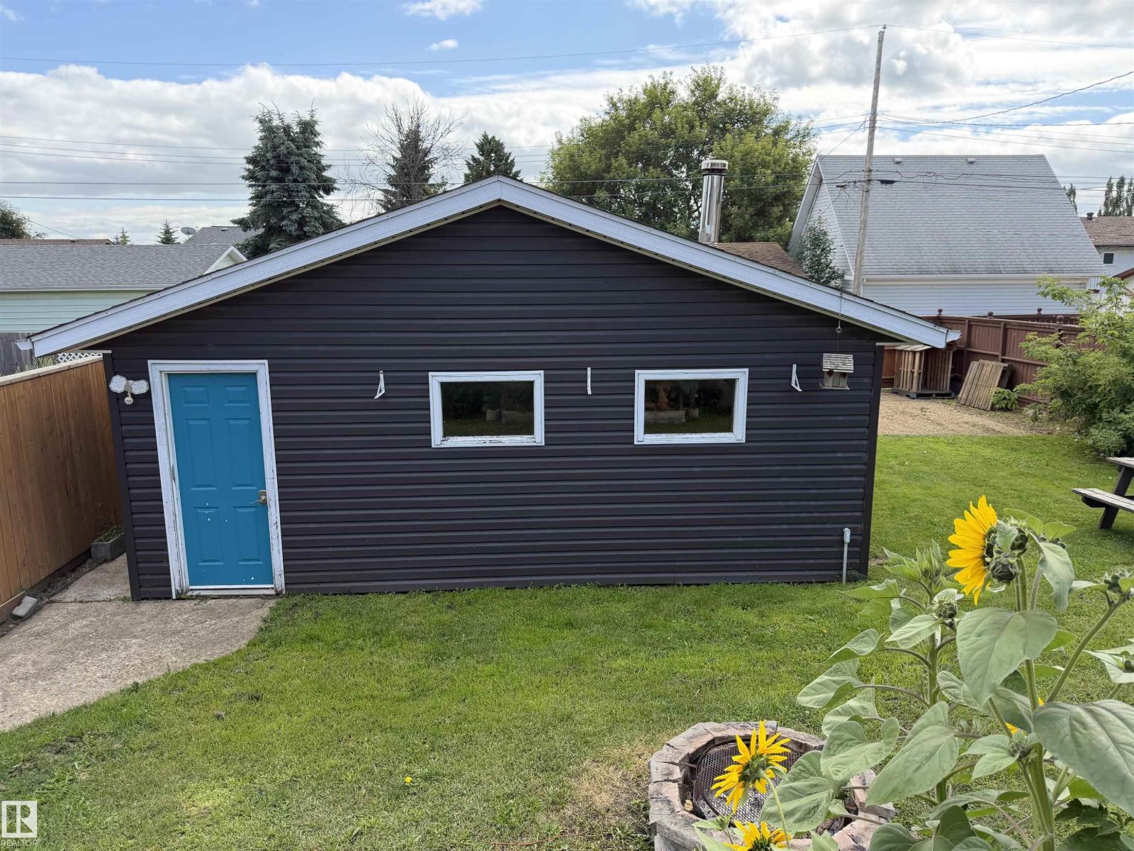 4507 46 Av Property Photo 7