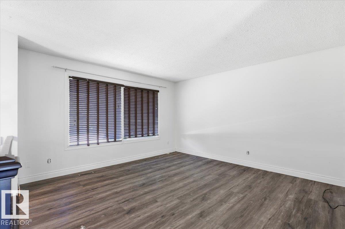4507 46 Av Property Photo 8
