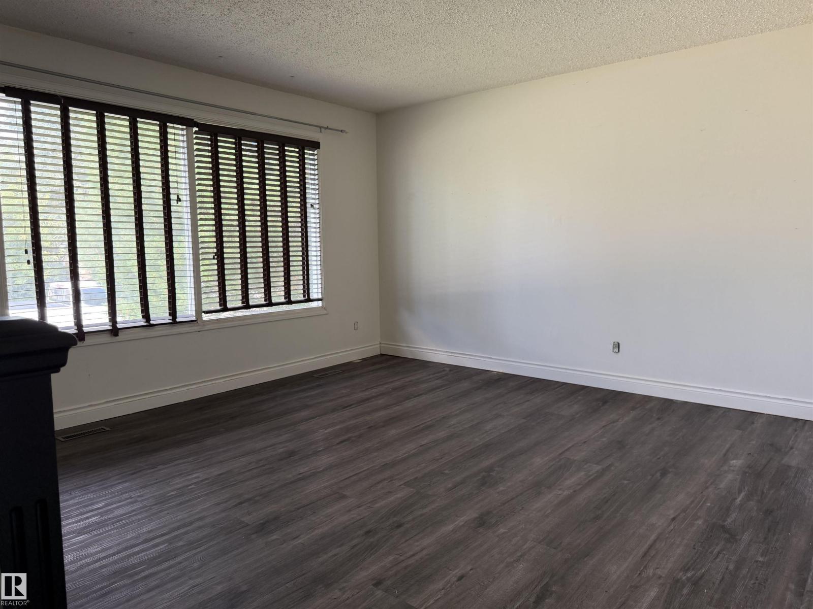 4507 46 Av Property Photo 9