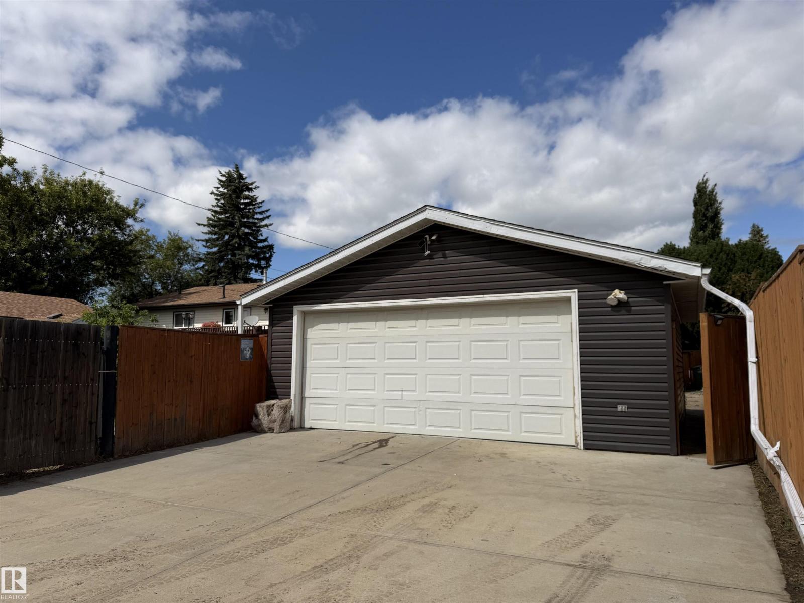 4507 46 Av Property Photo 31