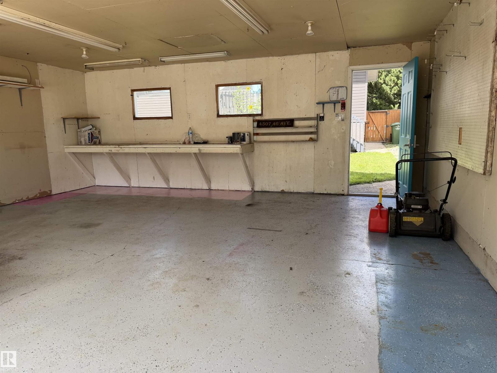 4507 46 Av Property Photo 32